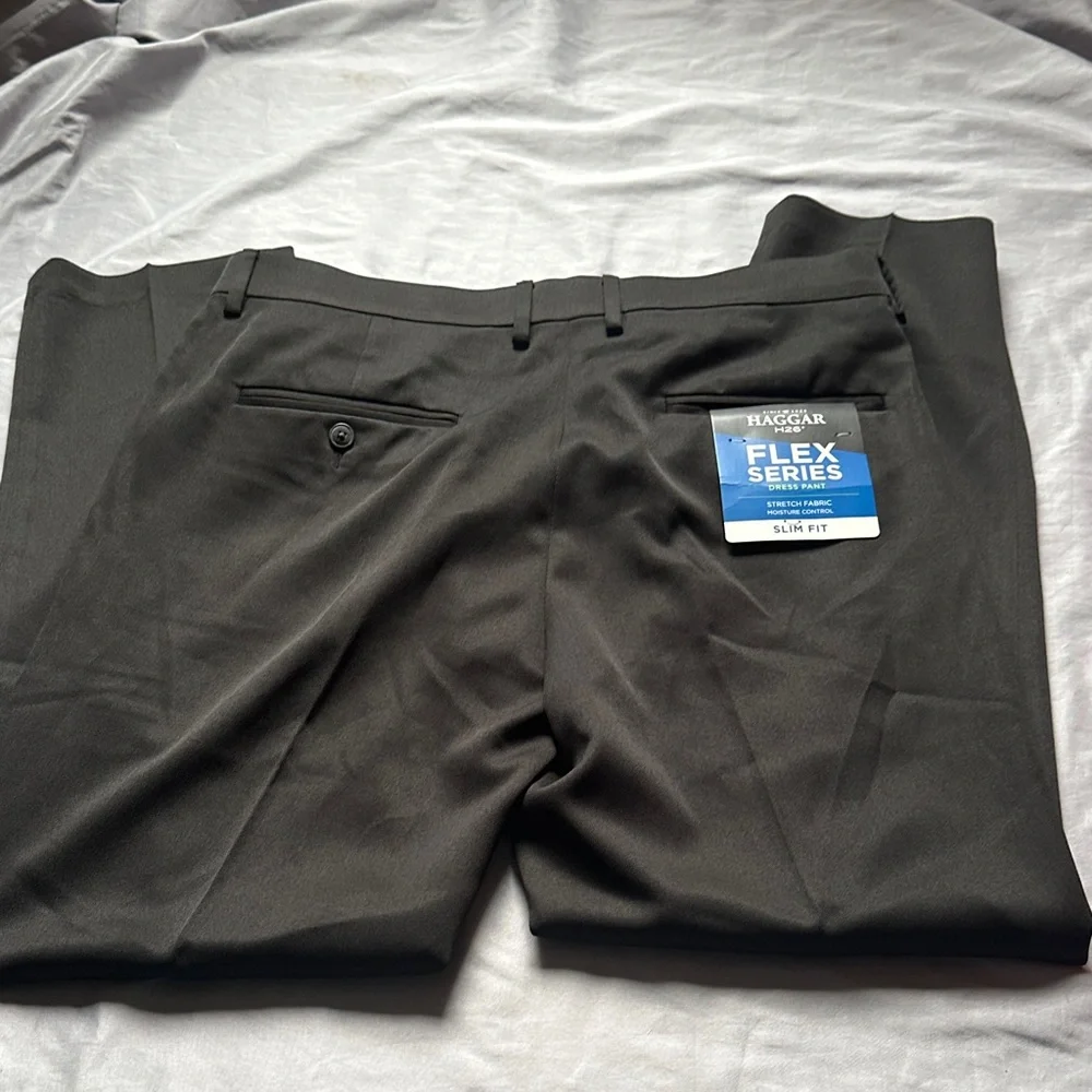 Haggar Flex Series Slim Fit Dress Pants in Black - Picture 6 of 6